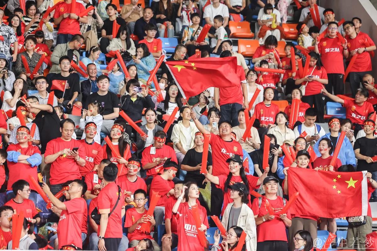 巾帼心向党 青春献祖国——中国女足开展爱国教育主题活动 巾帼心向党 青春献祖国——中国女足开展爱国教育主题活动